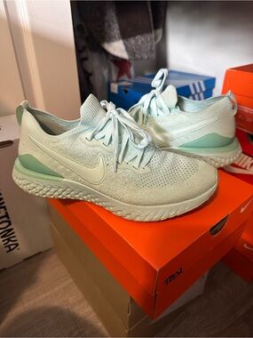 Nike Women's Flyknit Running Shoes - Mint